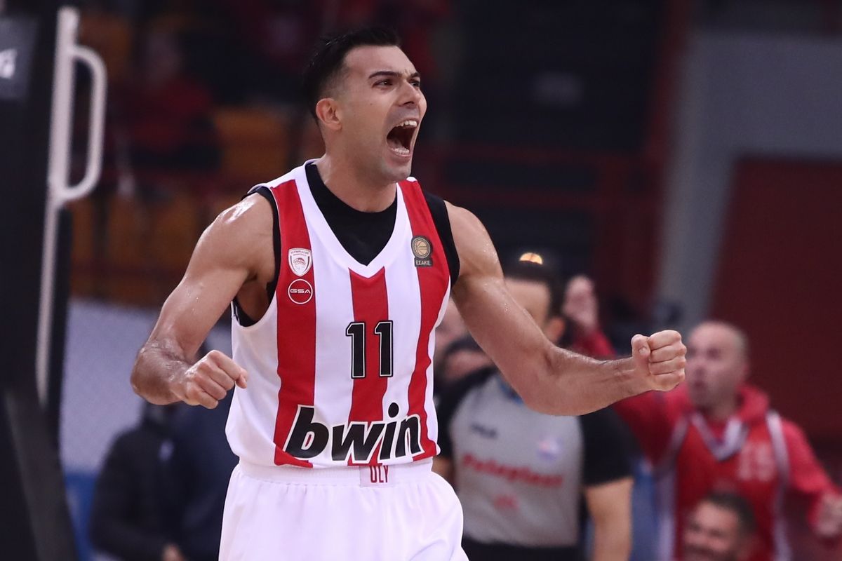 Κ.Σλούκας: «Ζω και πεθαίνω για τον Ολυμπιακό – Στόχος μας μία θέση στον τελικό των ονείρων μας» (φωτό)