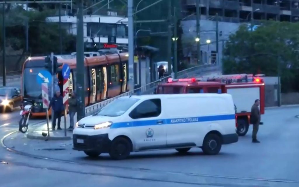 Τροχαίο με λεωφορείο και μηχανάκι στο Καλλιμάρμαρο – Νεκρός ο μοτοσικλετιστής (upd)