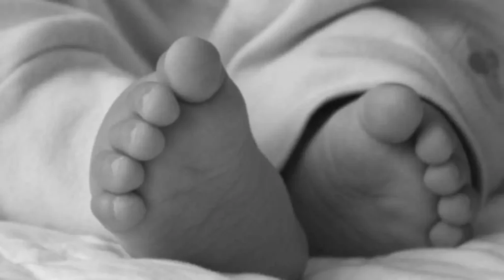 Βρετανία: 15χρονη γέννησε και «σκότωσε το παιδί της βάζοντάς του βαμβάκι στο στόμα»