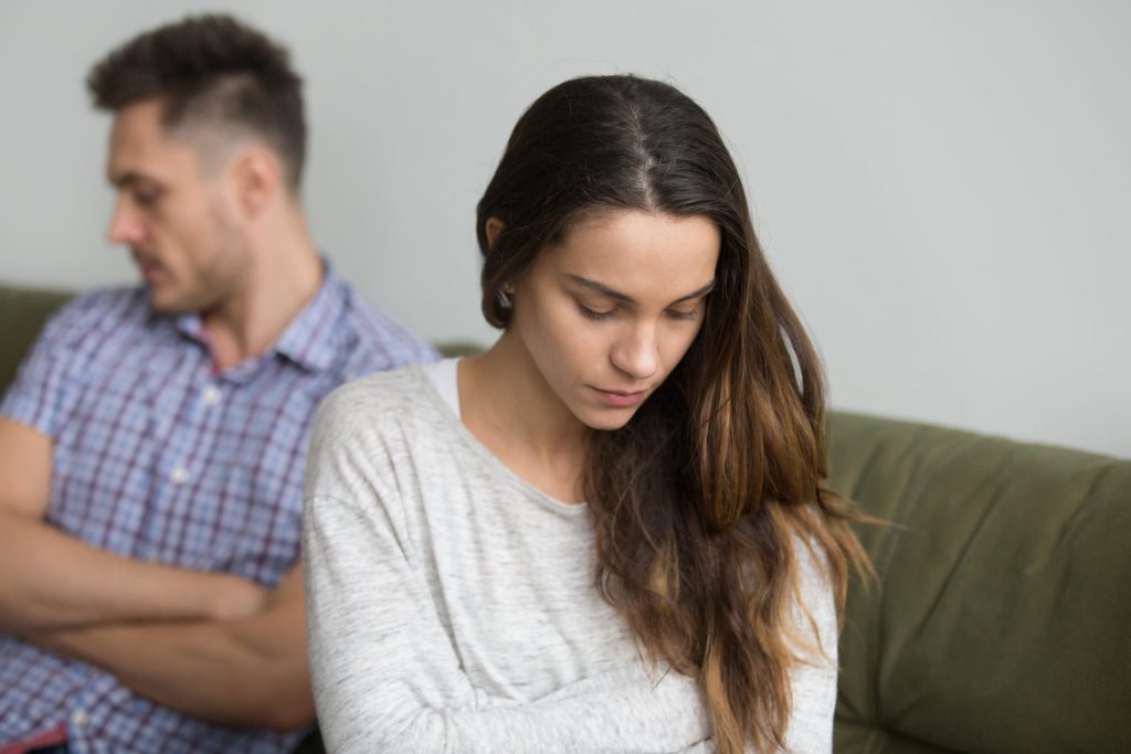 Τέσσερα σημάδια που σε προειδοποιούν ότι ο σύντροφός σου… ετοιμάζεται να σε χωρίσει