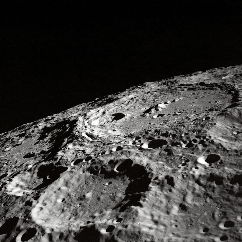 NASA: Πέντε ομάδες «εξερευνούν» τη Σελήνη – Εντυπωσιακές φωτογραφίες από την επιφάνεια του φεγγαριού