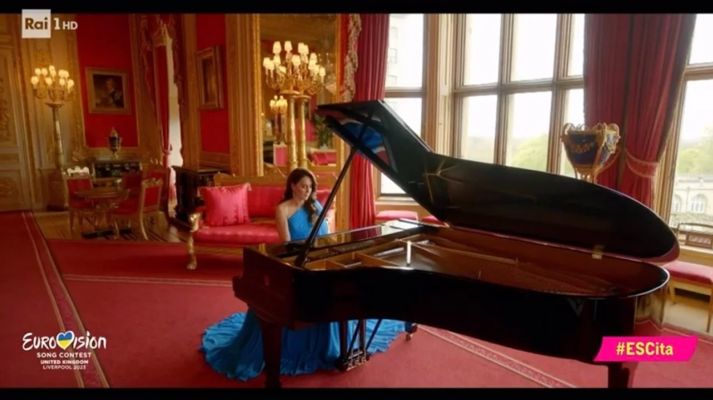 Eurovision: Η Κέιτ Μίντλετον έπαιξε πιάνο στον μεγάλο τελικό (βίντεο)