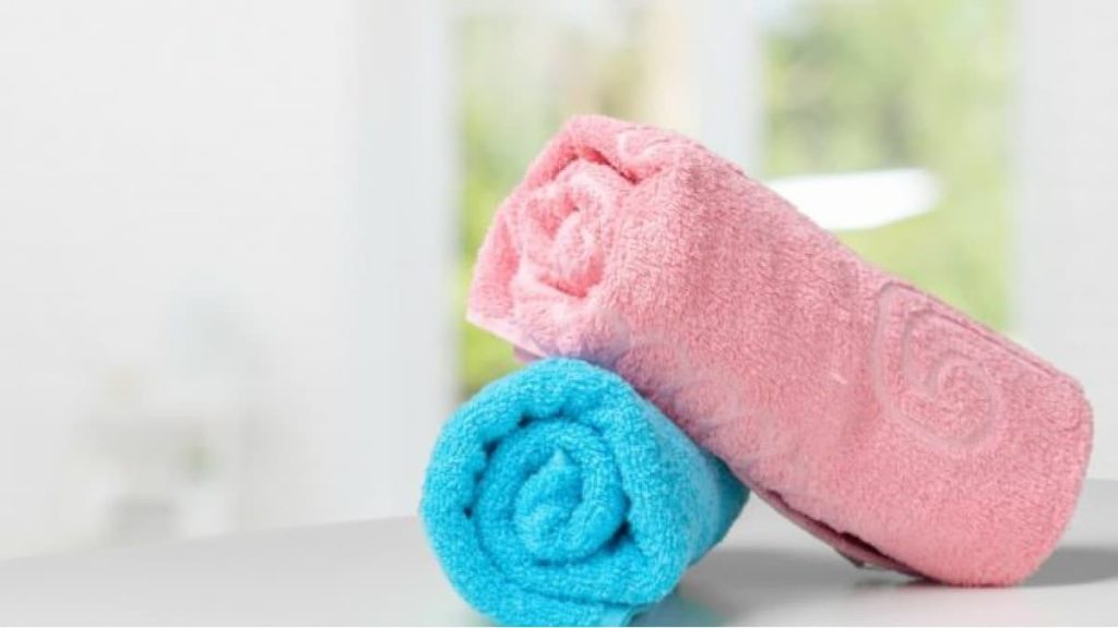 Δείτε τι να κάνετε για να μην μυρίζουν μούχλα οι πετσέτες σας