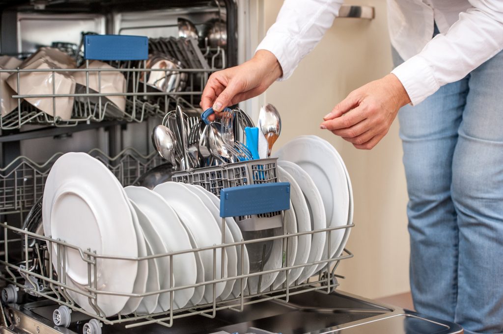 Αυτά είναι τα πέντε λάθη που κάνουμε οι περισσότεροι με το πλυντήριο πιάτων