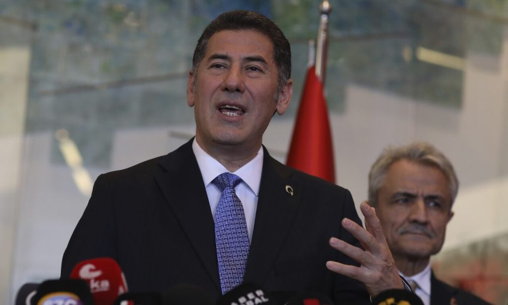 Εκλογές στην Τουρκία: Ο υποψήφιος Σινάν Ογάν εκτιμά ότι θα υπάρξει και δεύτερος γύρος