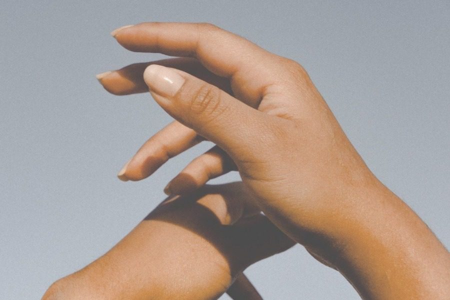 Ο κίνδυνος που έχει το μανικιούρ σου: Πώς κιτρινίζουν σταδιακά τα νύχια;