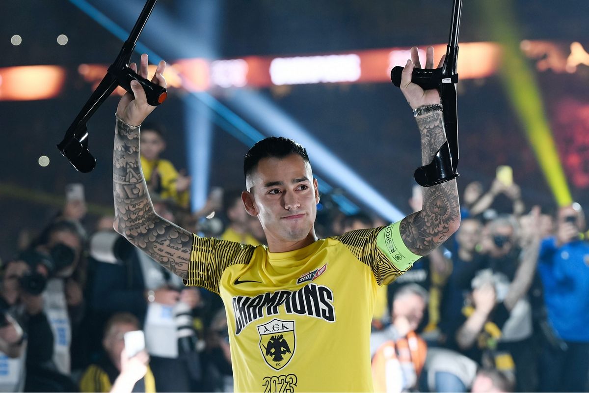 Aποθέωση από Ερασιτέχνη Άρη: «Μεγαλώνουμε τα παιδιά μας για να γίνουν Σέρχιο Αραούχο – Άλκη ζεις» (φωτό)