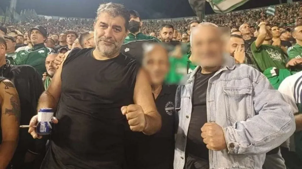 Βασίλης Μπισμπίκης: Μπήκε ανάμεσα στα ΜΑΤ και τους οπαδούς του Παναθηναϊκού στη Λεωφόρο και τον «στόλισαν με γαλλικά»