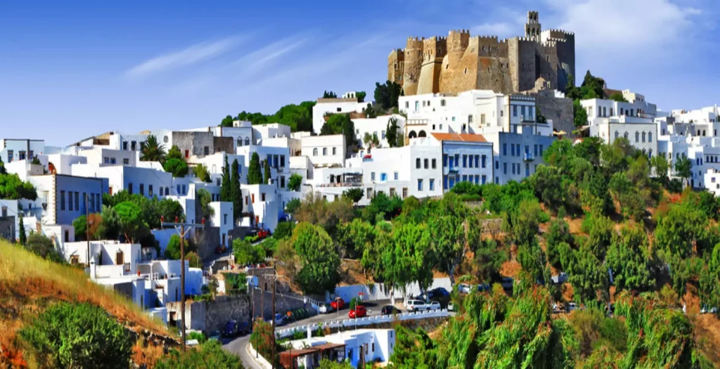 Η Πάτμος στα ομορφότερα νησιά της Ελλάδας για να επισκεφθείτε αυτό το καλοκαίρι σύμφωνα με την «Le Figaro»