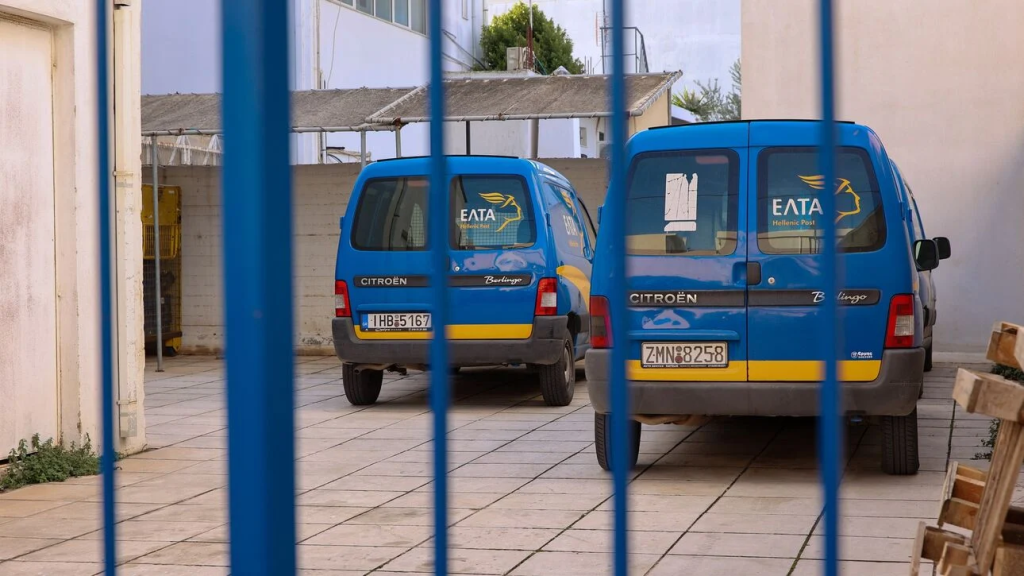 Καλλιθέα: Έκλεψαν βαλίτσες με διαβατήρια πολιτών από όχημα των ΕΛΤΑ