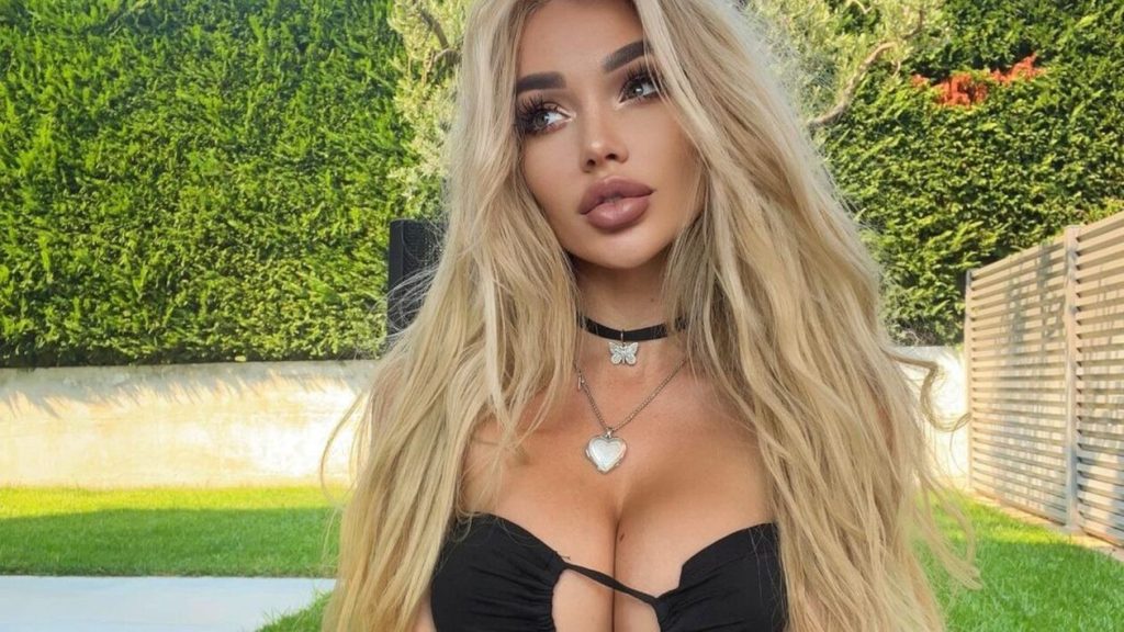 Αλβίνα Τσαρένκο: Φωτογραφήθηκε ξανά γυμνή η πρώην του Μ.Βέρμπιτς και προκαλεί νέα «εγκεφαλικά» (φωτό)