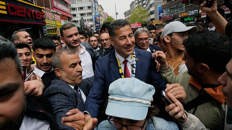 Οι ψηφοφόροι του Σινάν Ογάν στρέφονται στον Ρ.Τ.Ερντογάν – Στηρίζουν τις θέσεις για το κουρδικό