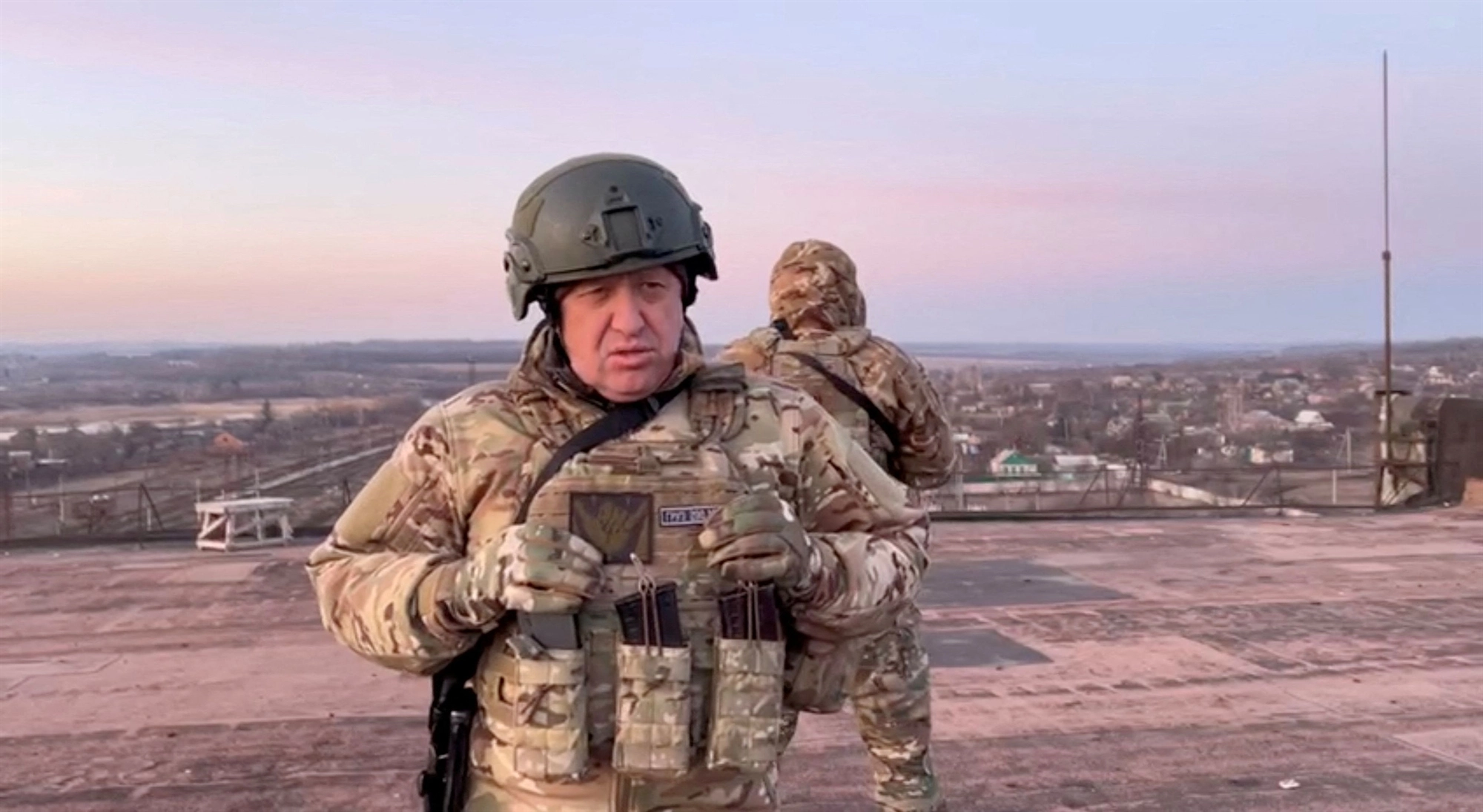 Ο Γ.Πριγκόζιν απαντά στο Κίεβο για το Μπακχμούτ δείχνοντας το κτίριο που έχει απομείνει στους Ουκρανούς (βίντεο)