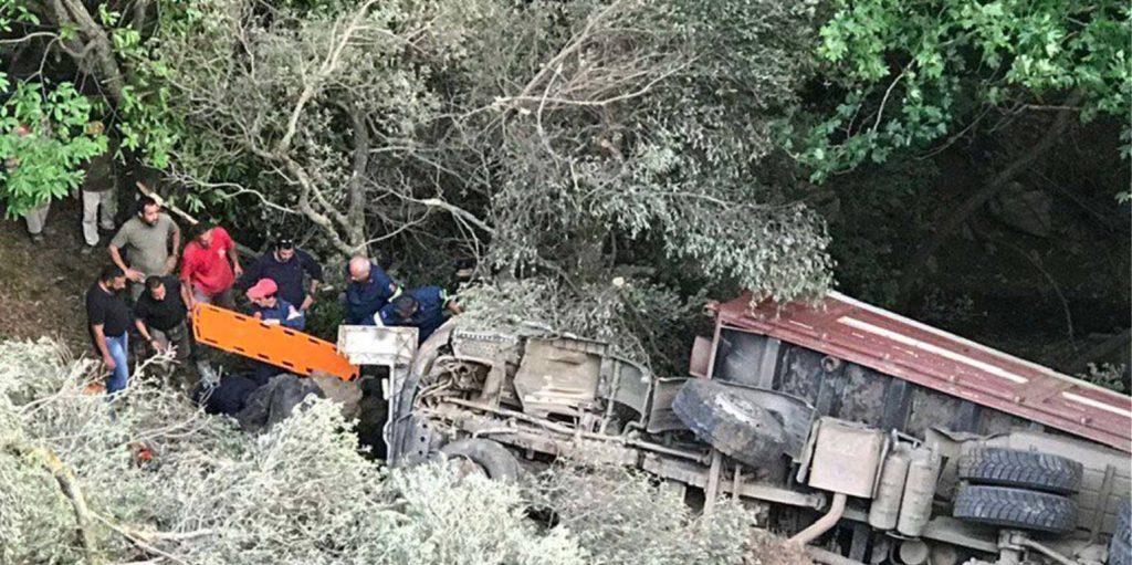 Χανιά – Φορτηγό έπεσε σε χαράδρα 50 μέτρων: Στη ΜΕΘ ο 38χρονος οδηγός – Έχασε το μάτι του ο 44χρονος συνοδηγός (upd)