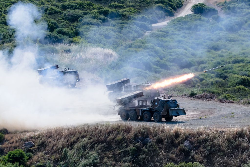 Ελληνικό αυτοκινούμενο ρουκετοβόλο RM-70 καταστρέφεται στην Ουκρανία; – Είναι τσεχικό ή ελληνικό;