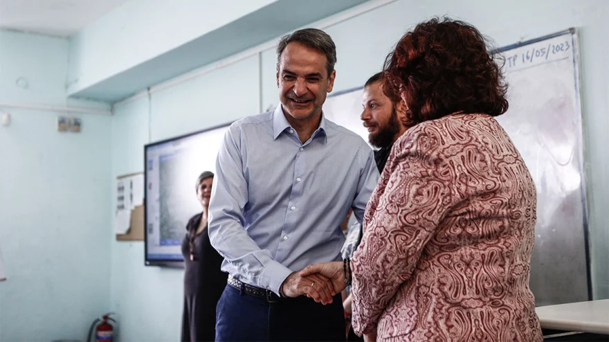 Με επίσκεψή σε σχολείο ξεκίνησε η περιοδεία του Κυριάκου Μητσοτάκη στον Πειραιά (φωτο)