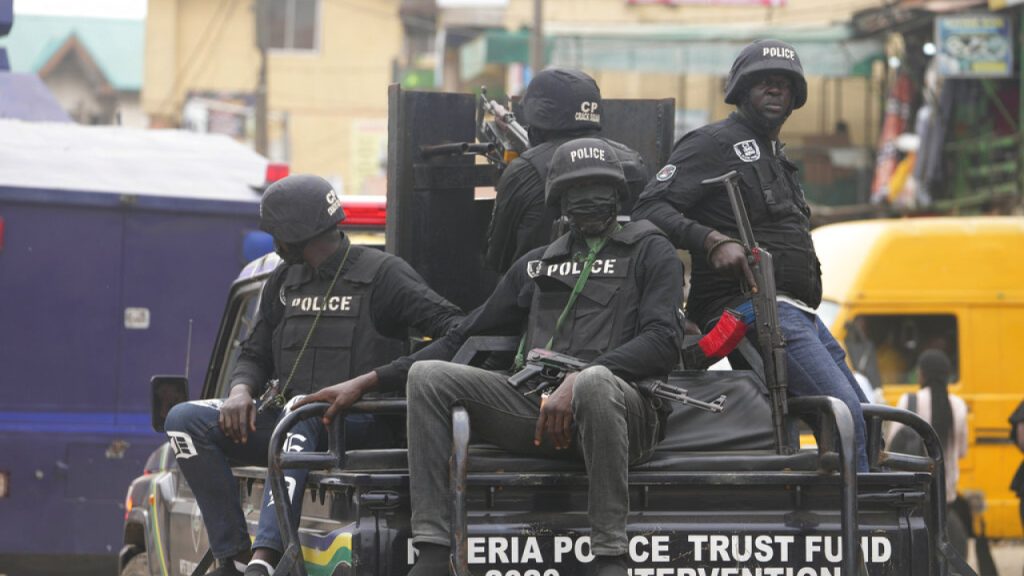Νιγηρία: Τέσσερις νεκροί σε ένοπλη επίθεση εναντίον αυτοκινητοπομπής των ΗΠΑ