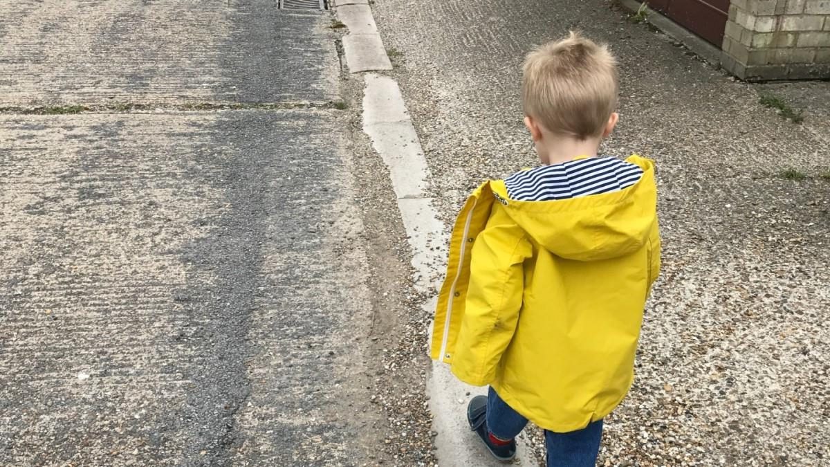 Κρήτη: Αγόρι 6 ετών βρέθηκε να περιπλανιέται μόνο του – Συνελήφθη η μητέρα του