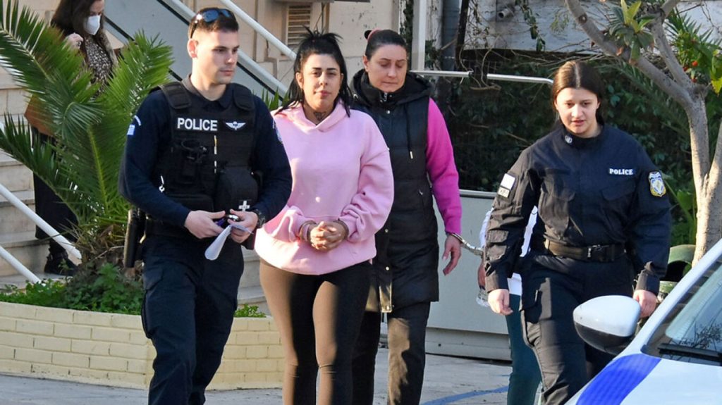 Υπόθεση Σούπερ Κικής: Ο 37χρονος που κατήγγειλε ξυλοδαρμό αναγνώρισε τον θύτη του – Πρόκειται για αλλοδαπό μουσικό