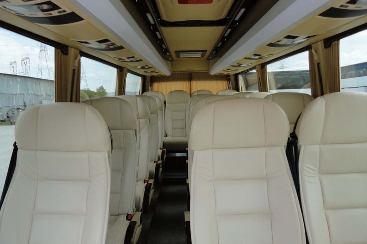 Κρήτη: Γάντζος γερανού χτύπησε τζάμι τουριστικού λεωφορείου – Από θαύμα γλίτωσε μητέρα με το μωρό της (βίντεο)