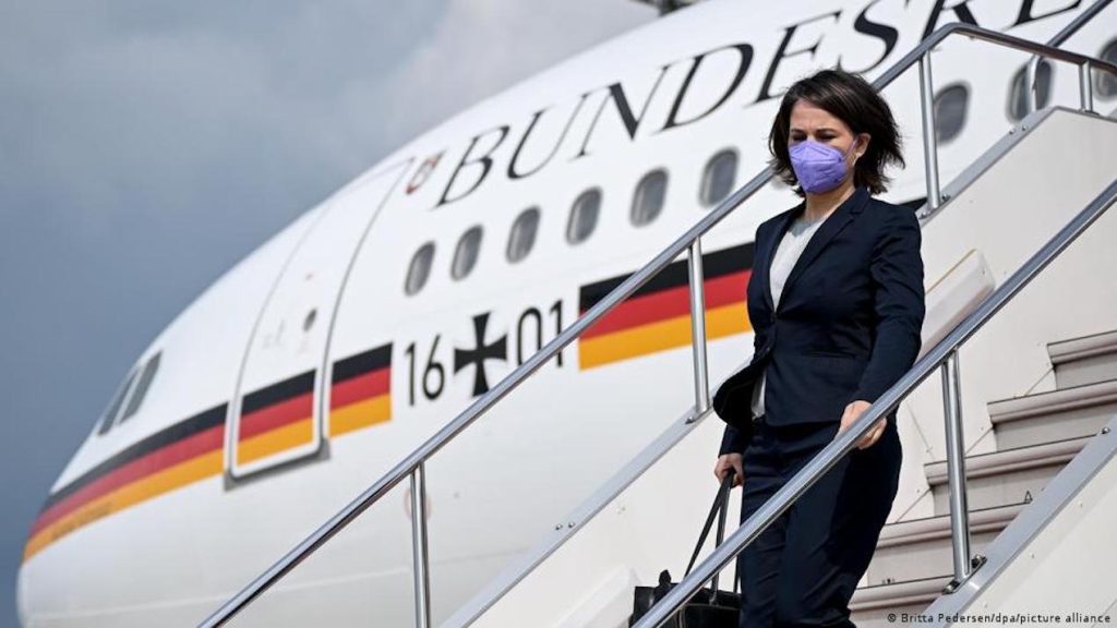 Α.Μπέρμποκ: Το αεροπλάνο της Γερμανίδας ΥΠΕΞ… έμεινε από λάστιχο