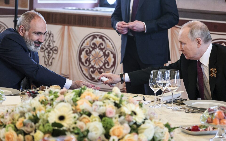 Ρωσία: Ρόλο μεσολαβητή σε ειρηνευτικές συνομιλίες μεταξύ Αρμενίας και Αζερμπαϊτζάν