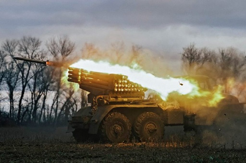 Ουκρανία: «Η αντιαεροπορική άμυνα κατέρριψε 29 από τους 30 πυραύλους που εκτόξευσε η Ρωσία – Ένας νεκρός»