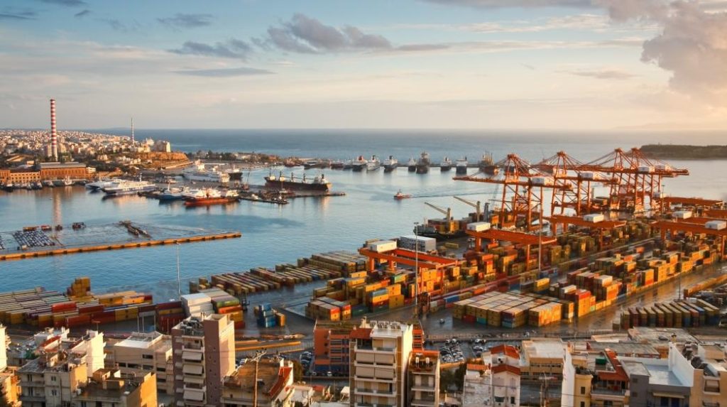 Λιμάνι του Πειραιά: Βρέθηκαν ράβδοι τιτανίου και δοχεία με χημικά υγρά σε πλοίο με προορισμό το Ιράν