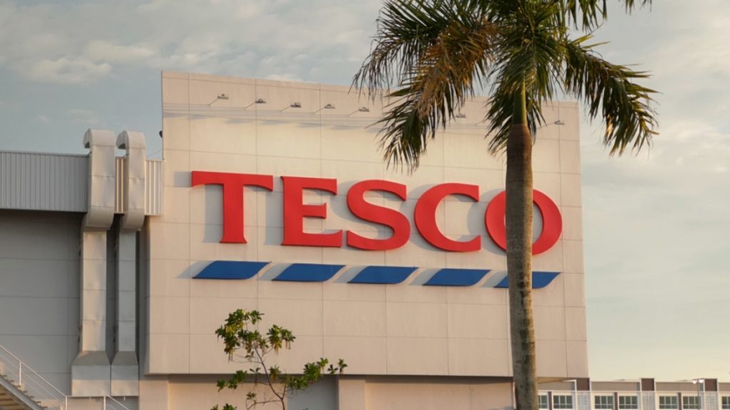 Παραιτείται ο πρόεδρος των σούπερ μάρκετ Tesco μετά από καταγγελίες για σεξουαλική παρενόχληση