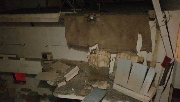 Ηράκλειο: Αυτοψία στο σπίτι που κατέρρευσε μπαλκόνι και στέγαστρο μετά το σεισμό (βίντεο)