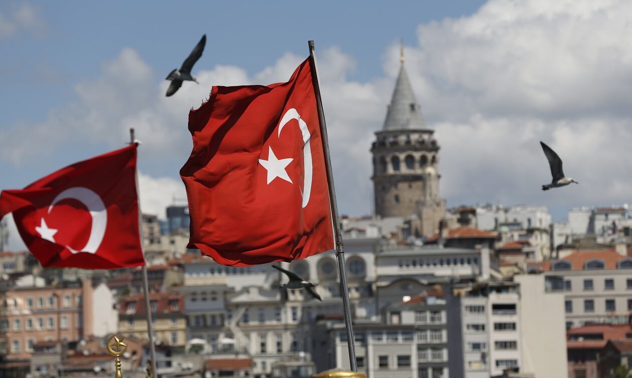 Φόβοι για capital controls στην Τουρκία: Πολίτες δεν μπορούσαν να σηκώσουν χρήματα από ΑΤΜ