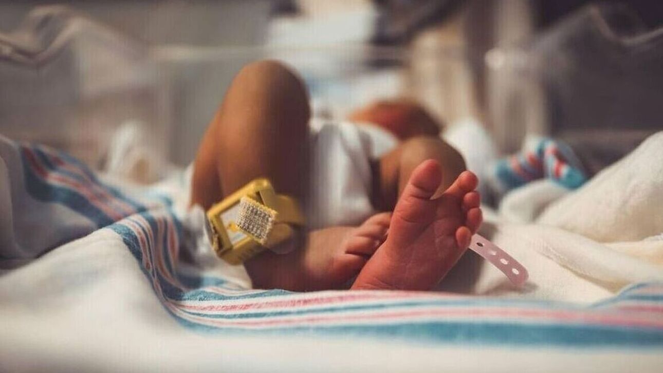 Βρετανία: Ανησυχία μετά τον θάνατο μωρού λόγω μόλυνσης από ιό που θεωρείται «ήπιος»