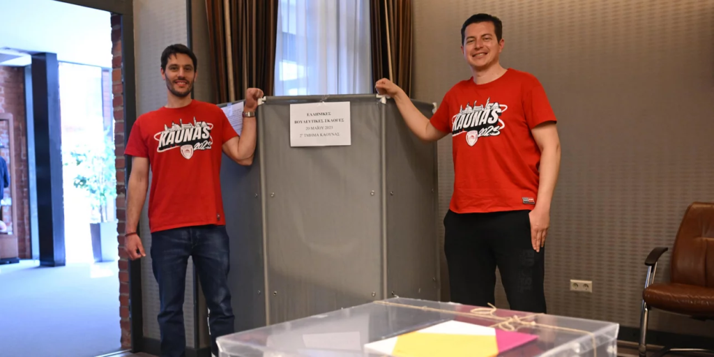 Εκλογές 2023: Στο Κάουνας ψήφισαν σήμερα οι φίλαθλοι του Ολυμπιακού (φώτο)