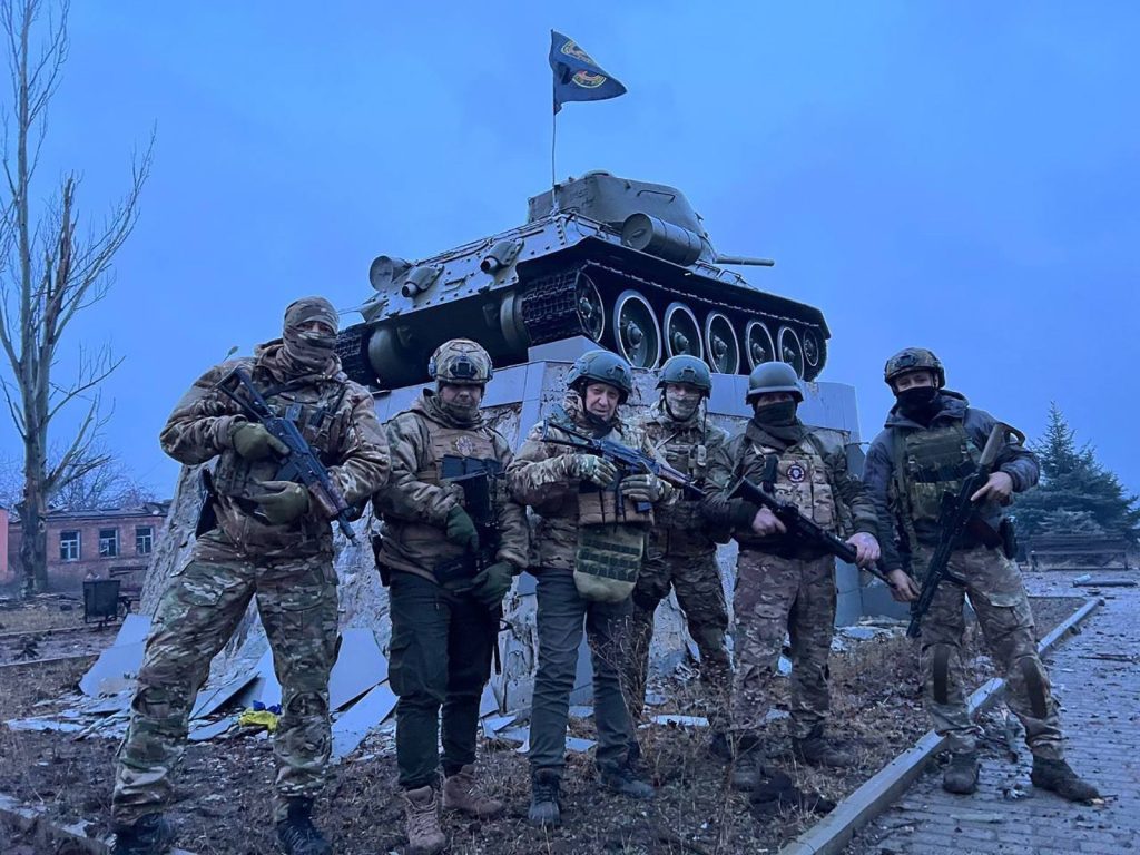Αρτεμόβσκ: Ανοίγουν… σαμπάνιες οι εθελοντές μαχητές της Wagner μετά την κατάληψη  της πόλης
