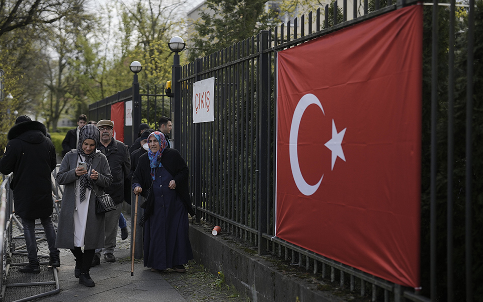 Ξεκίνησε η ψηφοφορία των Τούρκων του εξωτερικού για το β’ γύρο των προεδρικών εκλογών