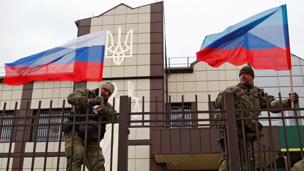 Αρτεμόβσκ: Κυματίζουν παντού ρωσικές σημαίες μετά την κατάληψη της πόλης  από τις δυνάμεις της Wagner