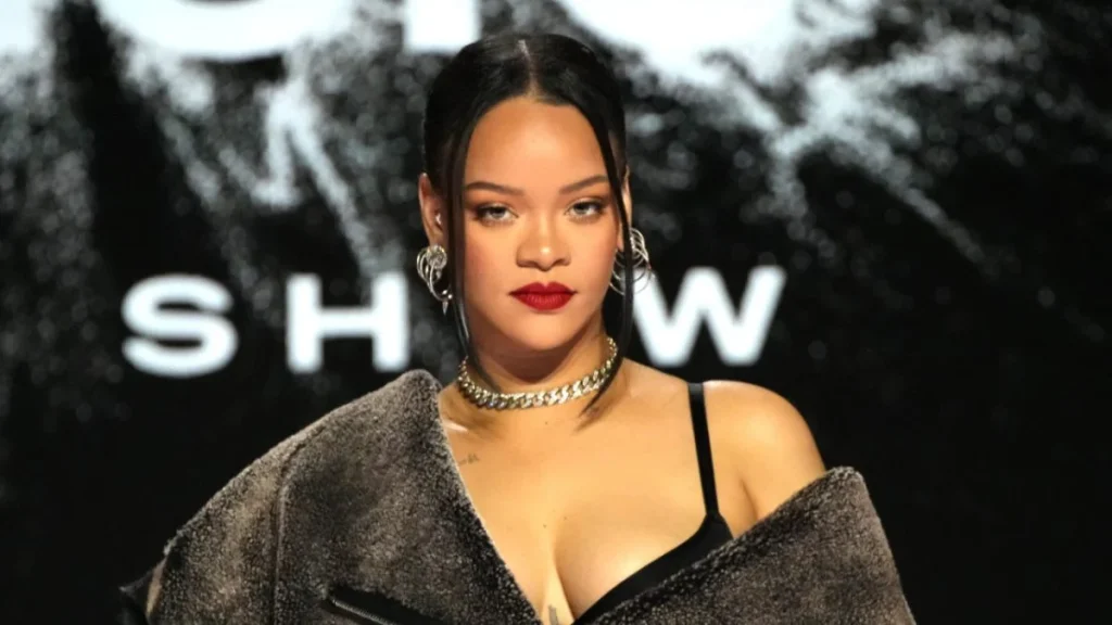 Rihanna: Η throwback φωτογραφία – Τopless! (φωτο)