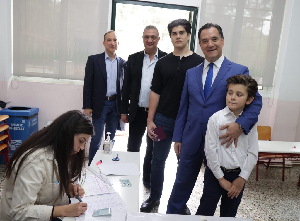 Με την οικογένεια του ψήφισε ο Άδωνις Γεωργιάδης στην Εκάλη