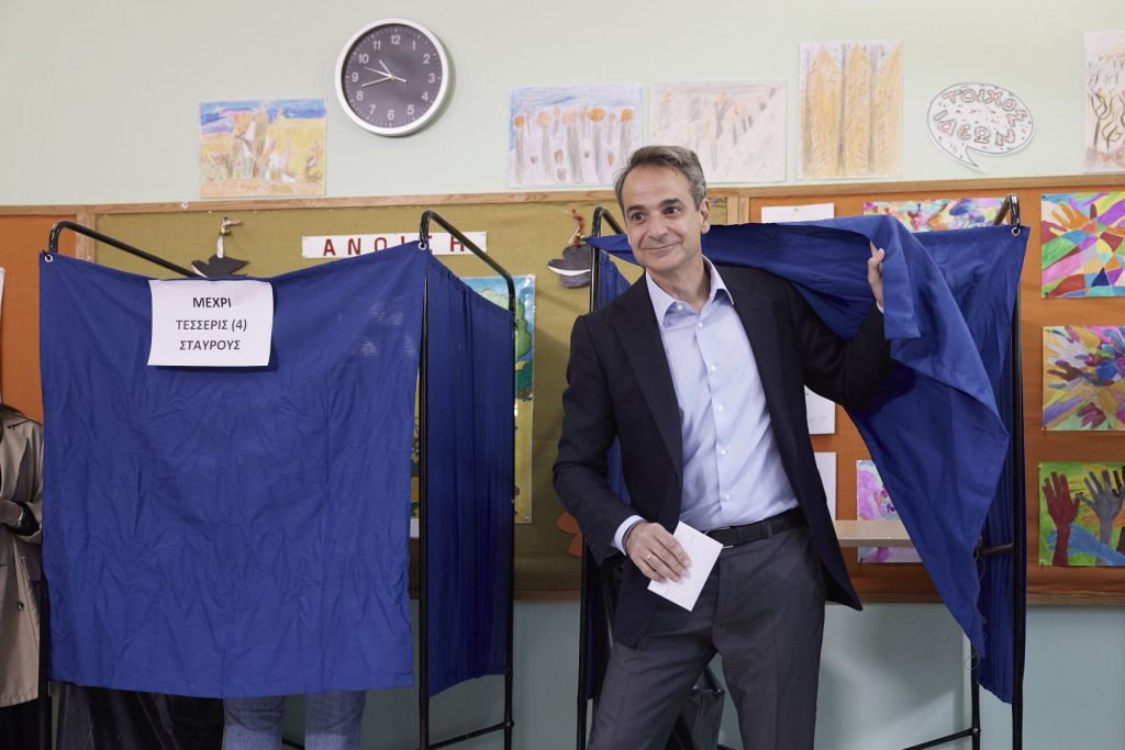 Guadian: «Τα σκάνδαλα της κυβέρνηση θα κρίνουν το εκλογικό αποτέλεσμα – Αξιοπρεπές αποτέλεσμα για τη ΝΔ το 33%»