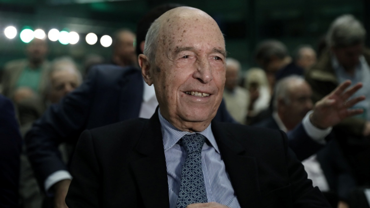 Ψήφισε στο Κολωνάκι ο Κώστας Σημίτης