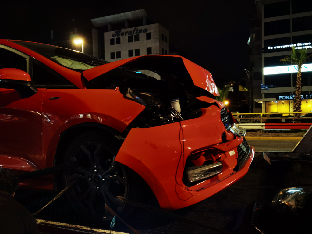 Τροχαίο στη Συγγρού: Ένας τραυματίας από σύγκρουση αυτοκινήτου με λεωφορείο του ΟΑΣΑ (φωτό)