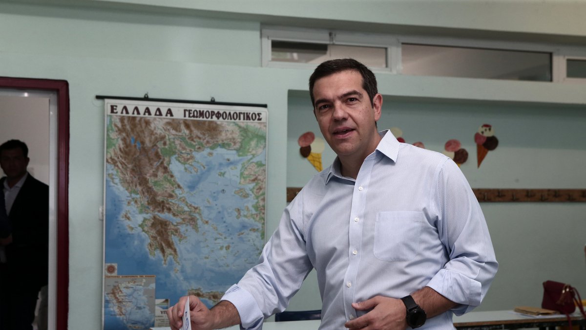 Ψήφισε στην Κυψέλη ο πρόεδρος του ΣΥΡΙΖΑ Αλέξης Τσίπρας – «Η αλλαγή είναι στα χέρια του λαού»