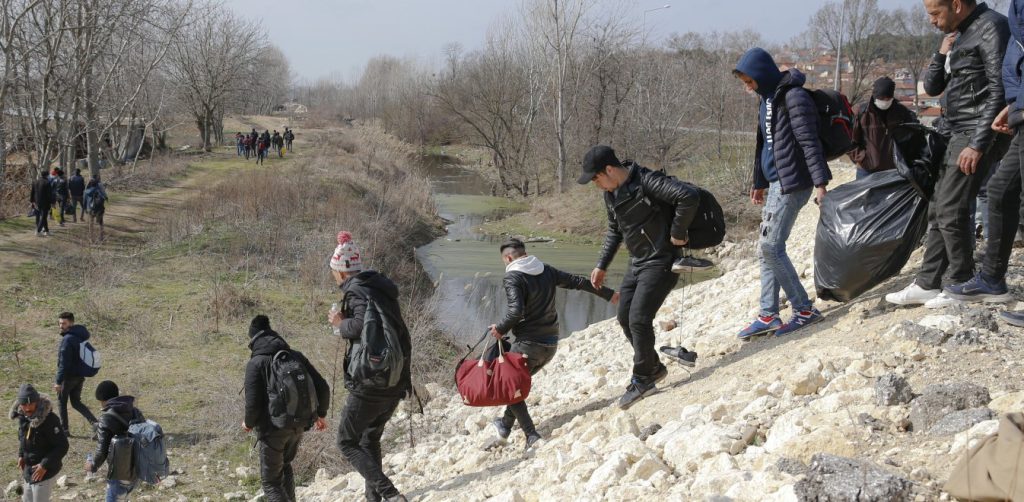 Έβρος: Κατέφθασαν 37 νέοι μουσουλμάνοι παράνομοι μετανάστες – Μεταφέρθηκαν στην ελληνική όχθη