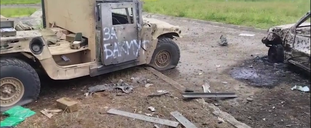 Σε καιόμενες μεταλλικές μάζες μετατράπηκαν τα οχήματα των Ουκρανών που εισέβαλαν στο Μπελγκορόντ (βίντεο)