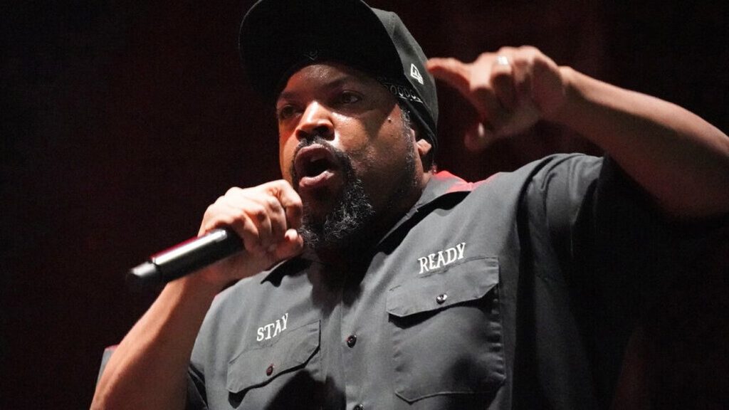 Ice Cube: Θα μηνύσει όποιον χρησιμοποιήσει τεχνητή νοημοσύνη για να αναδημιουργήσει τη φωνή του – «Είναι δαιμονική»