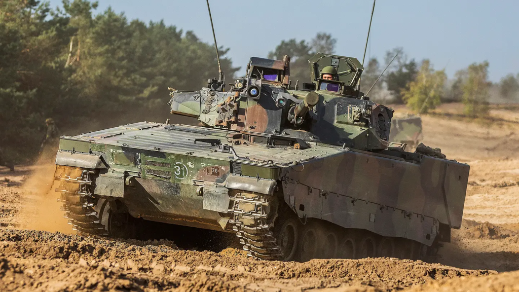 Η Σουηδία στέλνει ΤΟΜΑ CV-90 και Leopard-2 στον ουκρανικό στρατό μέσω Γερμανίας (βίντεο)