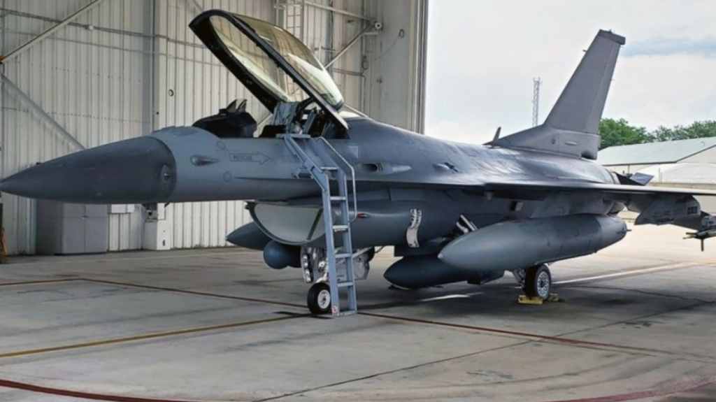 Είναι επίσημο: Η Πολωνία ξεκίνησε την εκπαίδευση Ουκρανών στα F-16  – Σε αναζήτηση μαχητικών