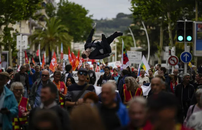 Γαλλία: Διαδήλωση κατά της μεταρρύθμισης του συνταξιοδοτικού στις Κάννες – Άνδρας υπέστη καρδιακή ανακοπή