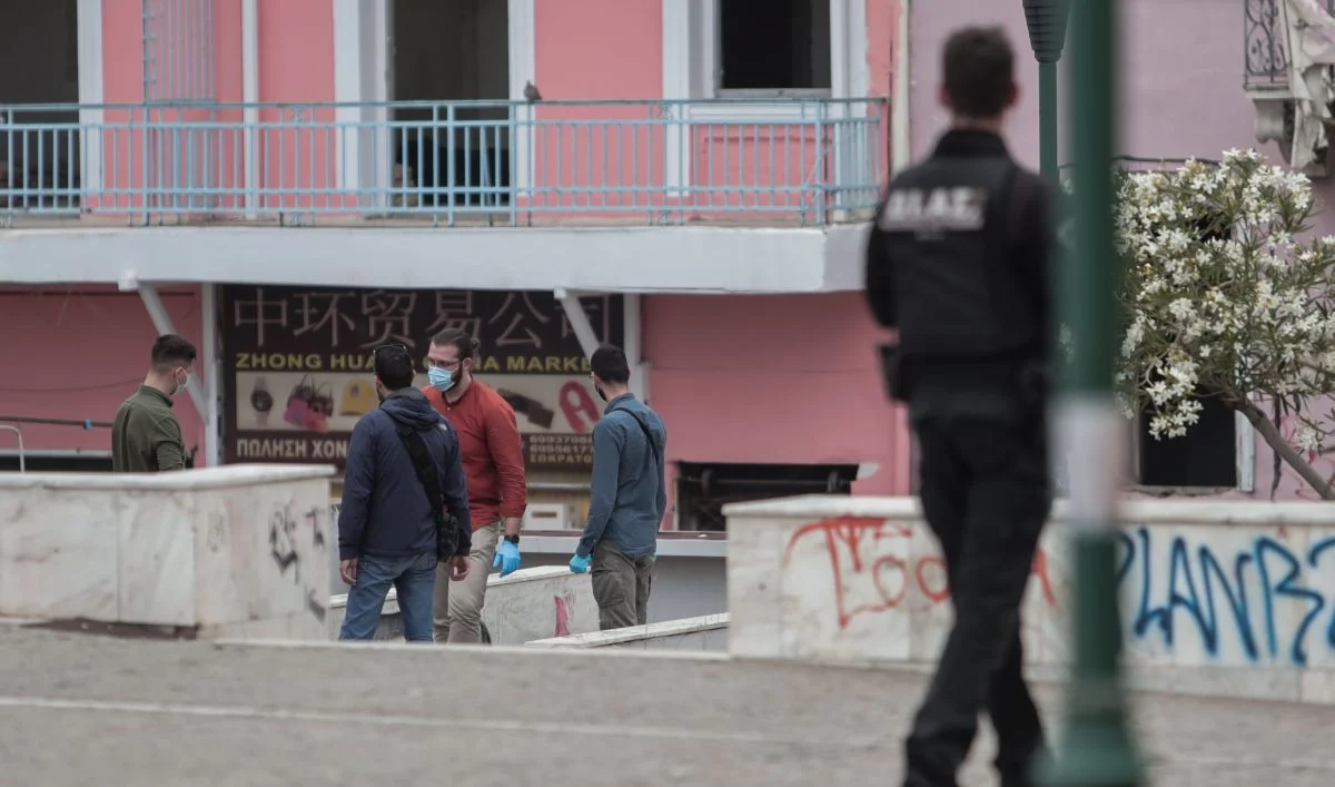 Με λουράκι τσάντας στο χέρι, αλλά χωρίς τσάντα βρέθηκε η νεκρή στη Βαρβάκειο!