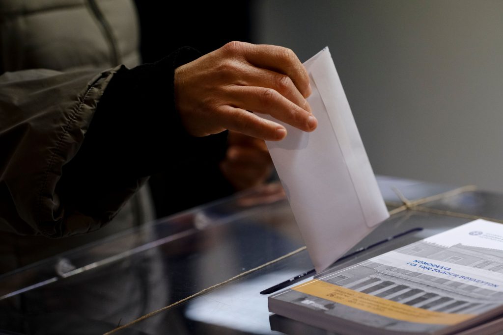 Κρήτη: Ψηφοδέλτιο ήταν αφιερωμένο στο έγκλημα των Τεμπών – «Πάρε με όταν φτάσεις» (φώτο)